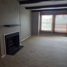 Building Photo - South Lincoln 1-bedroom apartment