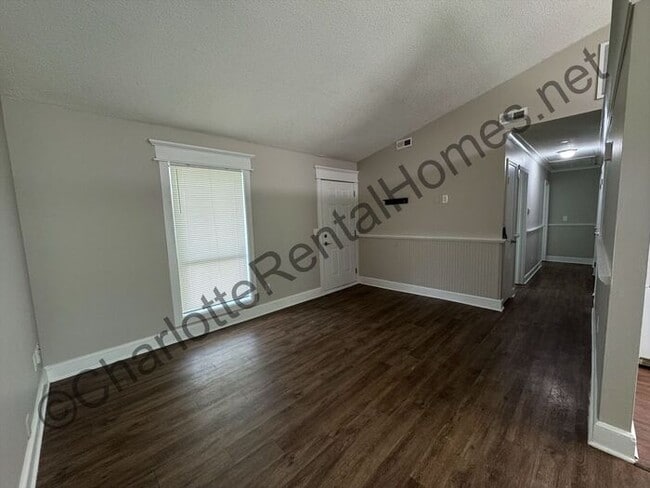 Building Photo - Nice 3 bedroom 2 bath home in Mint Hill!