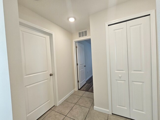 Building Photo - 3715 Eisel Wy