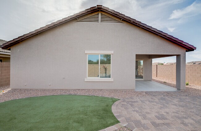 Building Photo - 1736 E Fontana Dr
