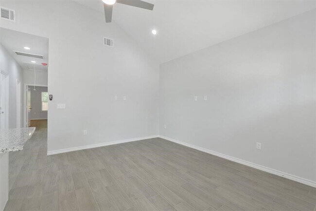Building Photo - 352 Westchase St