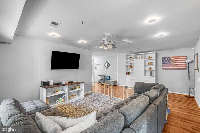 Building Photo - 7501 Calderon Ct