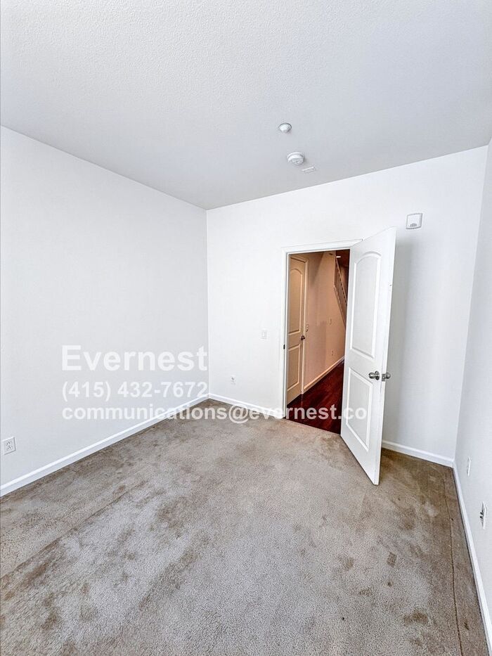 Building Photo - 764 Grandview Ter