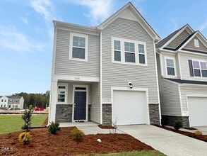 Building Photo - 5028 Arkose Dr