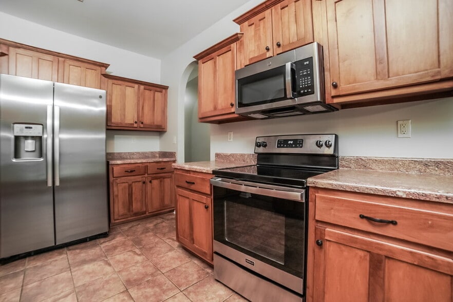 Building Photo - 797 Fairway Pointe Cove W