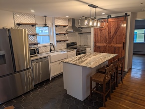 Building Photo - 54R Nahant St