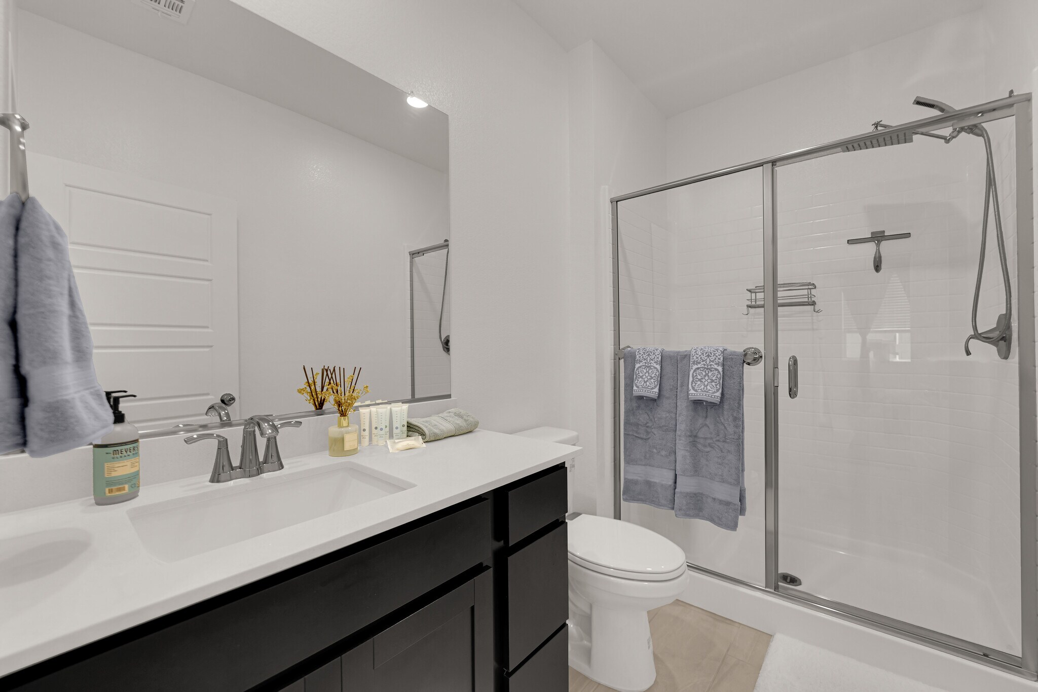 Full Bathroom with Dual-Shower head - 247 Oliver Peak Ave