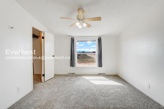 Building Photo - 1385 Antelope Dr