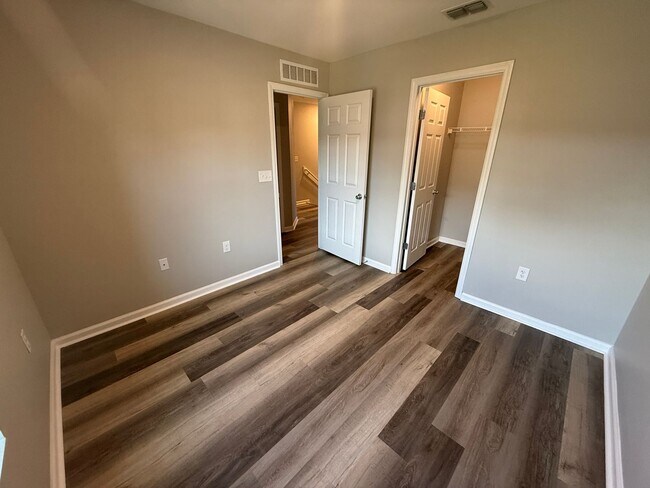 Building Photo - Charming 2-Story Townhome for Rent