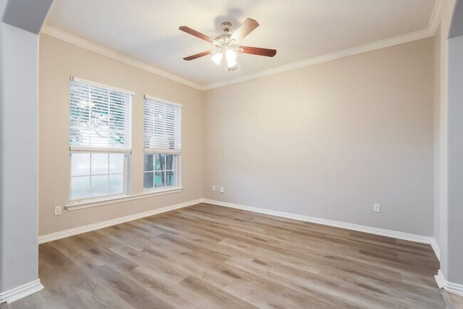 Building Photo - 9202 Hidden Lake Cir