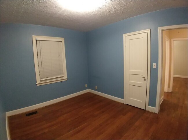 Building Photo - 2029 Stanford Dr SW