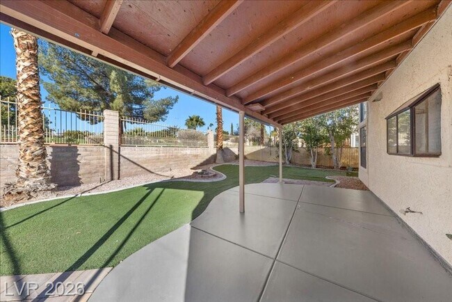 Building Photo - Beautifully 3 bedroom updated home located in the guard-gated Los Prados Golf Community!