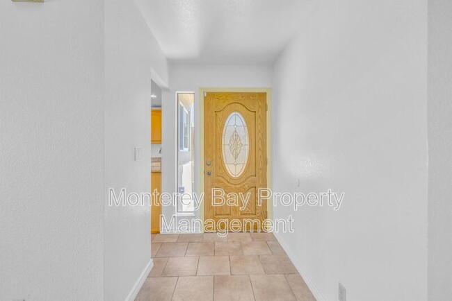 Building Photo - 143 Seal Ct