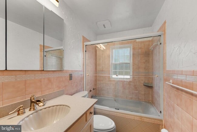 Building Photo - 418 Point Mary Cir