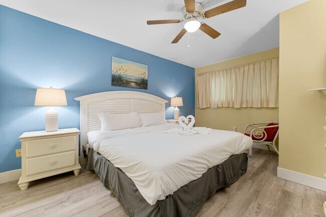 Building Photo - 8743 Thomas Dr