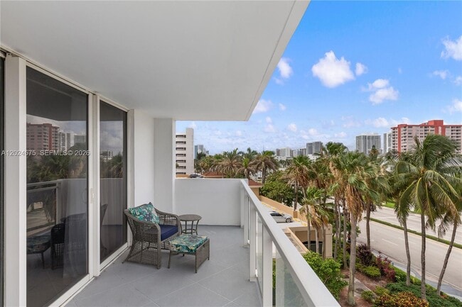 Building Photo - 2030 S Ocean Dr