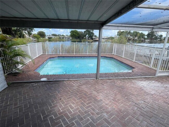 Building Photo - 5420-5422 SW 25th Ave