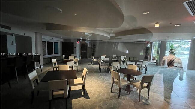 Building Photo - 2641 N Flamingo Rd