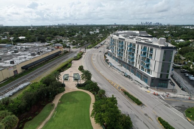 Building Photo - 1056 NE 34th Ct