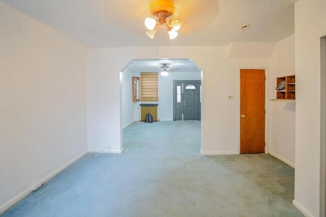 Building Photo - 859 Granite St