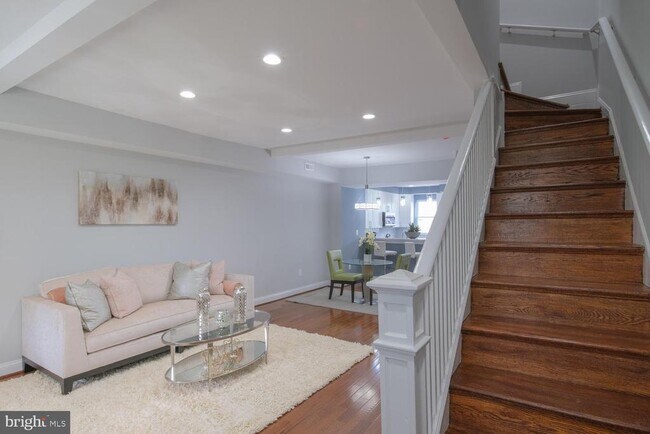 Building Photo - 704 Ingraham St NW