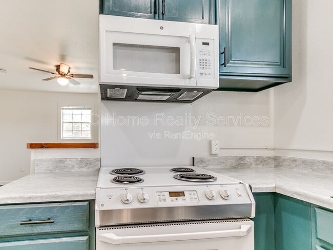 Building Photo - 1812 W Noble Ave