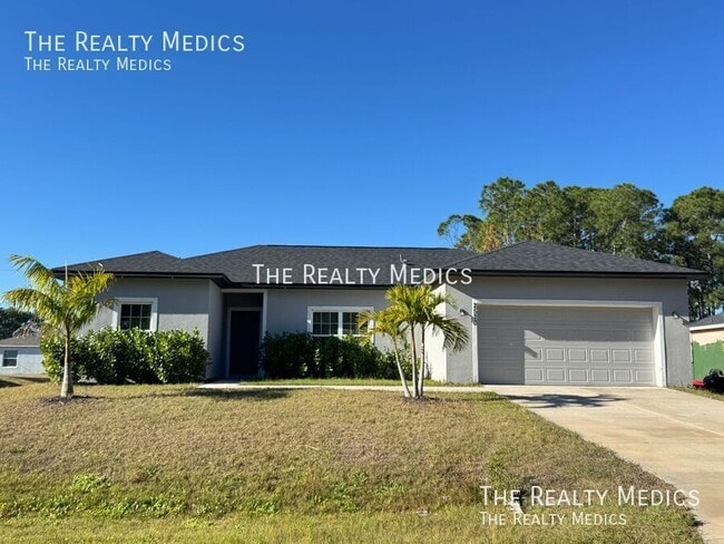 Building Photo - 2570 SE Rayburn Ave