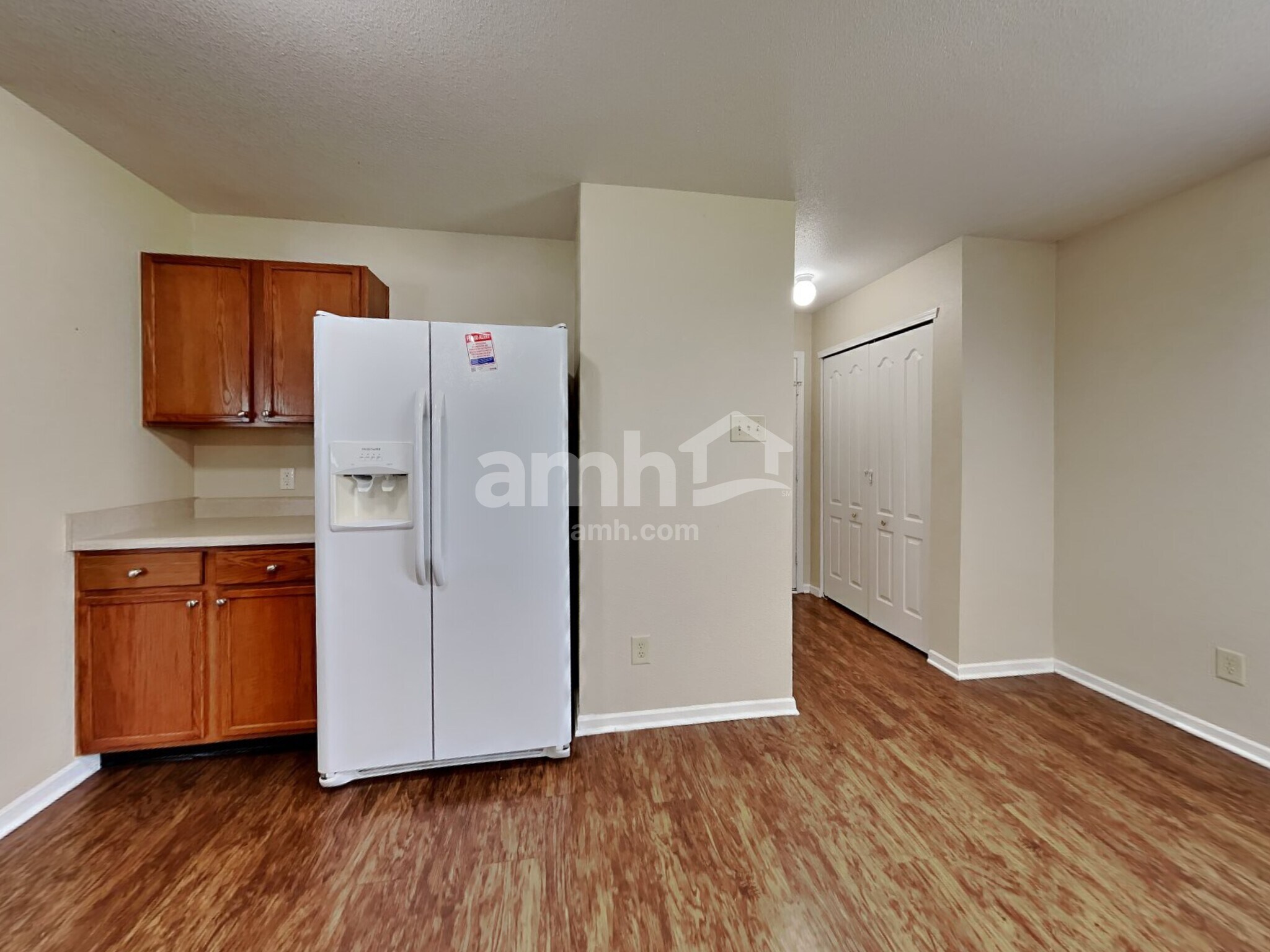 Building Photo - 8465 Wanda Lake Dr