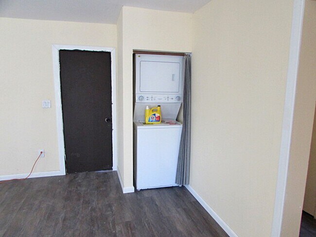 Building Photo - 2BR w/ In-Unit Laundry, Fireplance & A/C in Yucaipa
