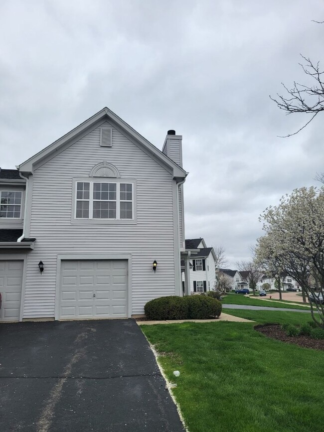 Building Photo - 2492 Dickens Dr