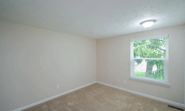Building Photo - Cozy Home for Rent in Lansing, Michigan — Available Now
