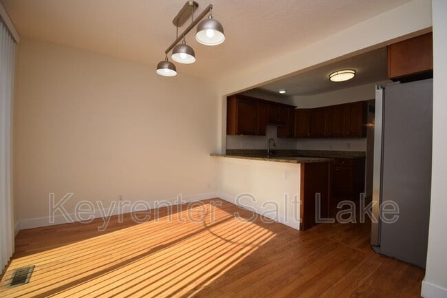 Building Photo - 6888 Hillside Village Cir