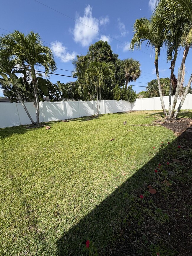 Building Photo - 971 SW 12th St