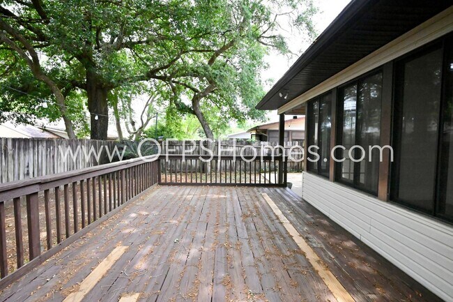 Building Photo - Ranch Style Home in Niceville