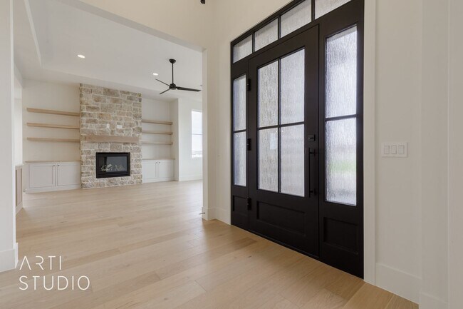 Building Photo - Beautiful Fully Furnished 3 bedroom, 2.5 B...