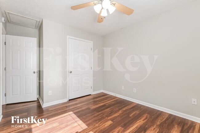 Building Photo - 680 Springhollow Ln SW