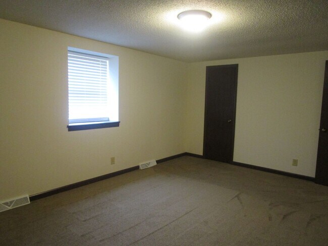 Building Photo - Remarkable Two Bedroom Town-Home with Fenced Yard - Available August 14th!!!