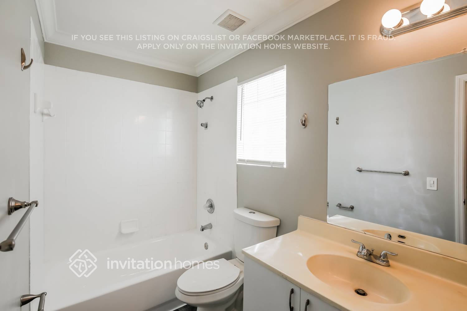 Building Photo - 119 NW 44th Terrace