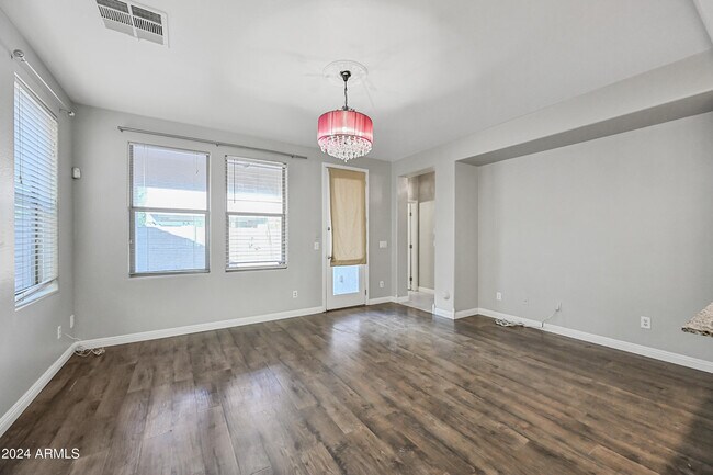 Building Photo - 3342 E Oakland St