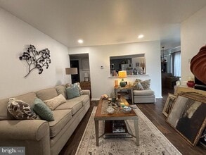 Building Photo - 101 Gregorys Way