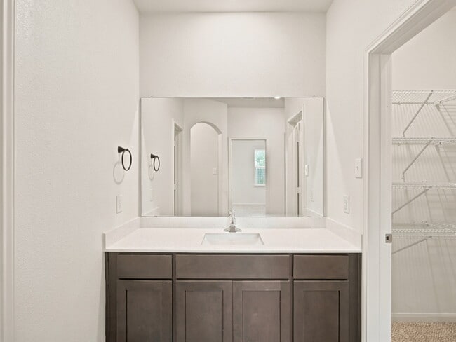 Building Photo - "Charming 4-Bed Oasis with 2 Baths in Fort Worth – Spacious 1,724 Sq Ft Gem!"