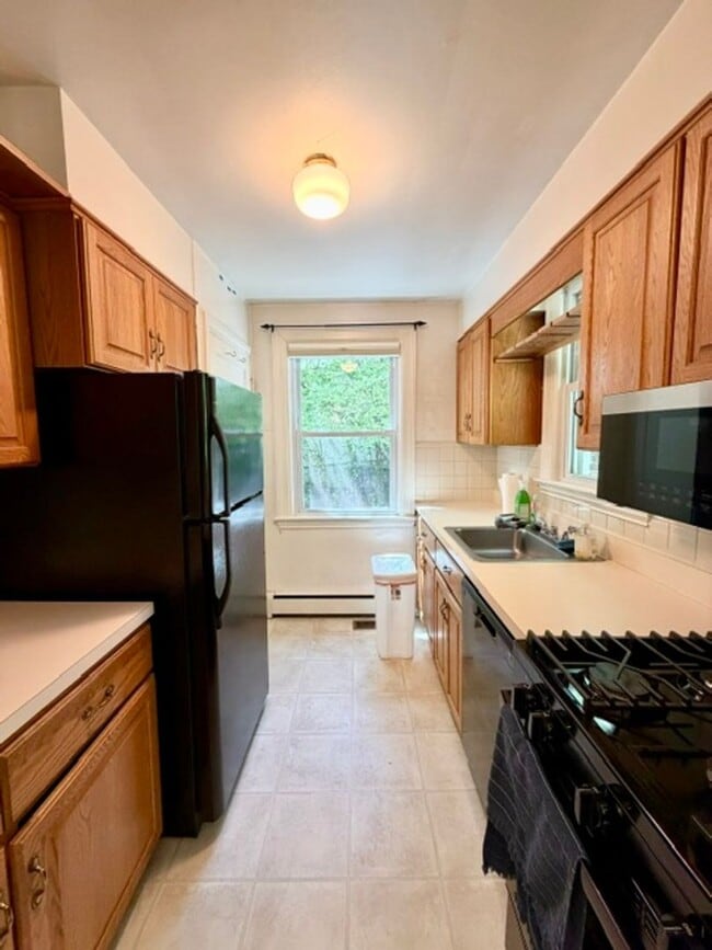 Building Photo - 811 Forest Glen Rd