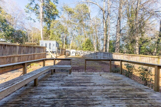 Building Photo - 102 Wellington Ave