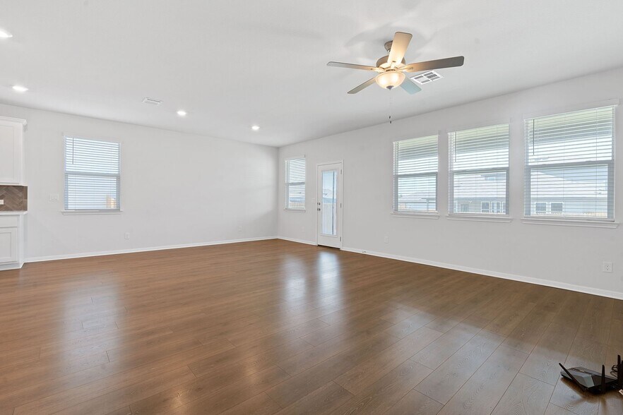 Building Photo - 321 Caisson Trl