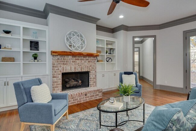 Building Photo - 3057 Leaning Oak Way
