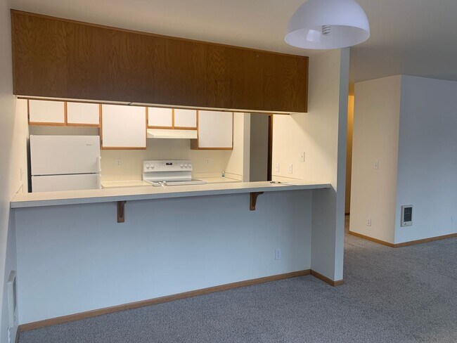 Building Photo - NE Bend Apartment Available 7/1