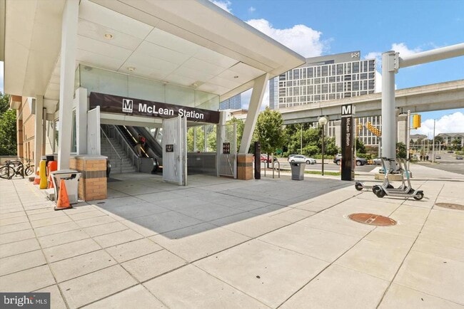 Building Photo - 7330 Lewinsville Park Ct