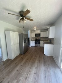Building Photo - Candy-Coated Deal – 3 Weeks Free on 4 Bed,...