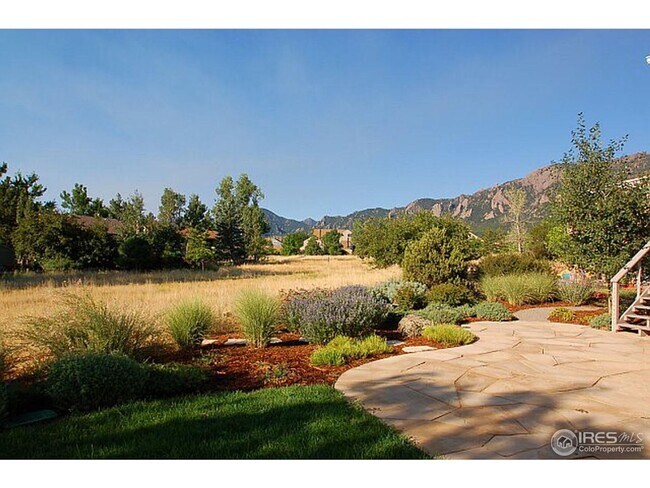 Building Photo - 5 Bed 4 Bath South Boulder Home Backs to Open Space W/Mountain Views!