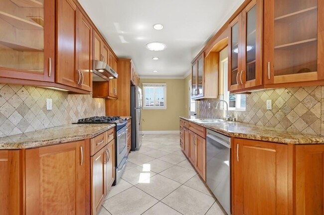 Building Photo - 1677 Sandos St